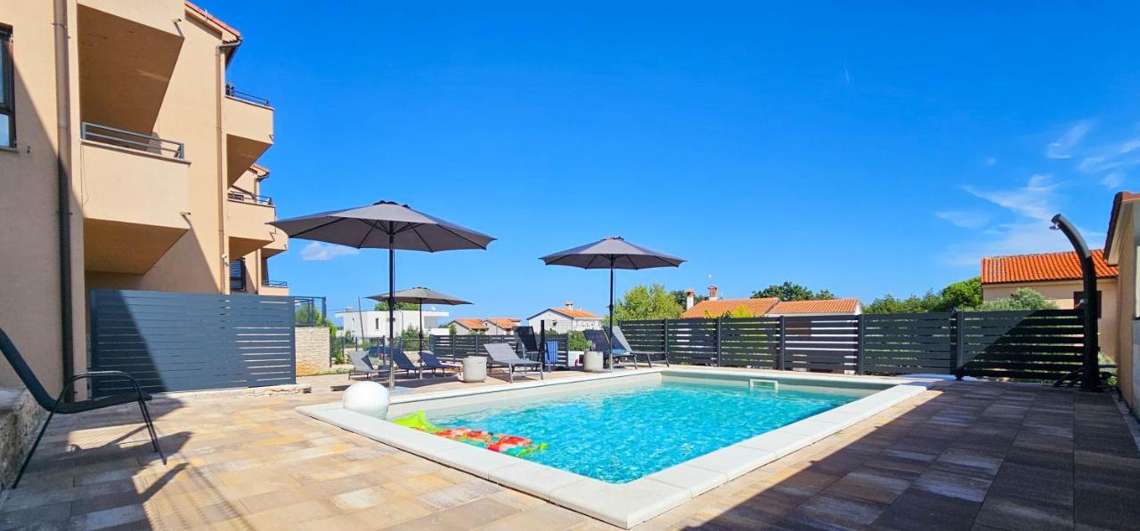 Apartment Bluemare B3 With Shared Pool Liznjan Luaran gambar