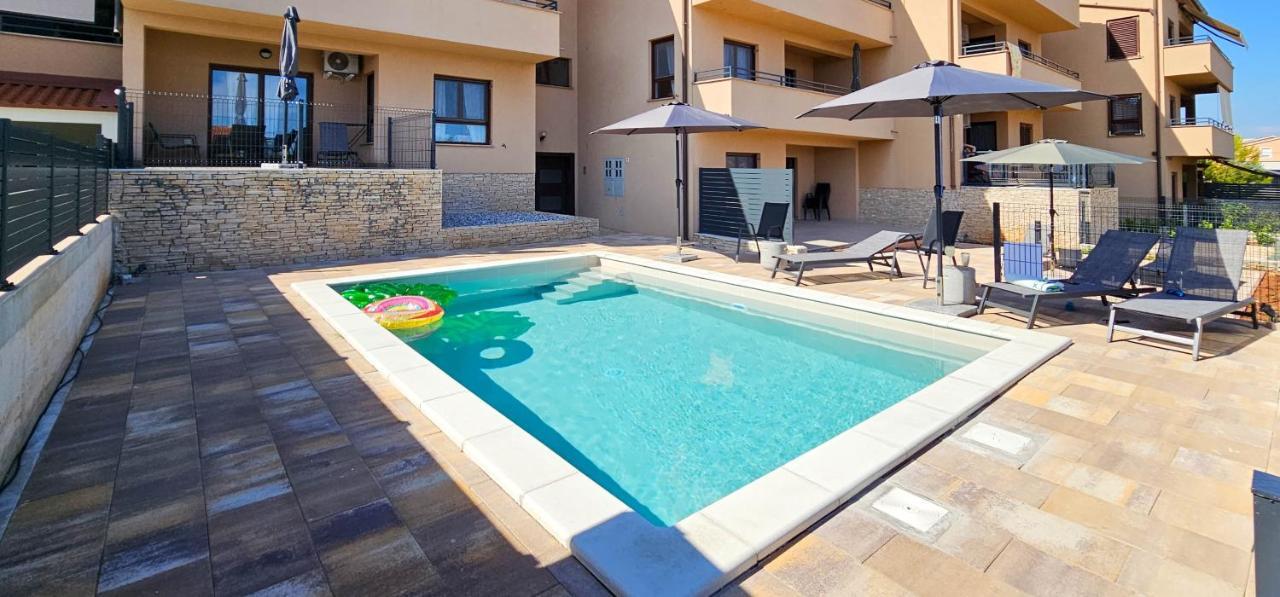 Apartment Bluemare B3 With Shared Pool Liznjan Luaran gambar